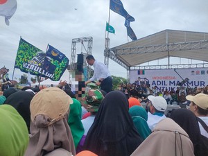 Bocah Muncul di Panggung, Anies Ingatkan Pendukung Tak Bawa Anak Kampanye