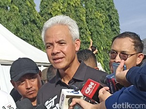 Pesan Ganjar ke Anak Muda: Sarjana Tok Nggak Cukup, Mesti Ada Budi Pekerti