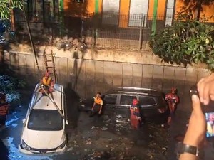 Polisi: 2 Mobil Tercebur di Palmerah karena Sandal Nyangkut di Kopling
