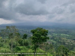 Gunung Semeru Erupsi Muntahkan Abu Vulkanik Setinggi Lebih 3 Km