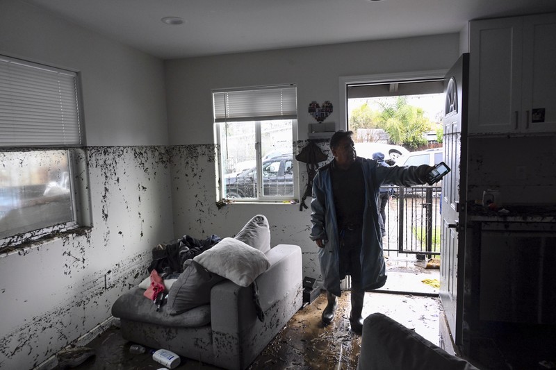 Hujan badai menyebabkan sungai meluap di San Diego, California, Amerika Serikat pada 22 Januari 2024. (AP Photo/Denis Poroy) Hujan badai menyebabkan sungai meluap di San Diego, California, Amerika Serikat pada 22 Januari 2024. (AP Photo/Denis Poroy)