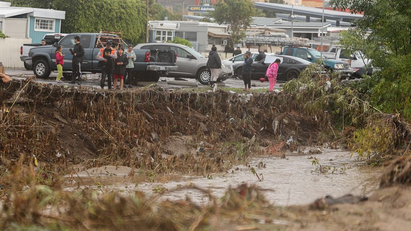 Hujan badai menyebabkan sungai meluap di San Diego, California, Amerika Serikat pada 22 Januari 2024. (AP Photo/Denis Poroy) Hujan badai menyebabkan sungai meluap di San Diego, California, Amerika Serikat pada 22 Januari 2024. (AP Photo/Denis Poroy)