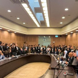Warga Israel Ngamuk ke Netanyahu, Serbu Kantor Parlemen