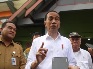 Jokowi Bilang Kabinet Biasa Saja Usai Mahfud Undur Diri