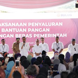 Di Hadapan Jokowi, Mendag Pastikan Stok Beras Aman
