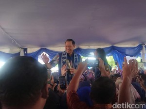 AHY Disambati Pupuk Langka-Nasib Tenaga Honorer Saat Kampanye di Lamongan