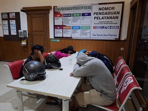 5 Sejoli Bukan Pasutri Digerebek Polisi di Kosan, Ditemukan Kontrasepsi Bekas