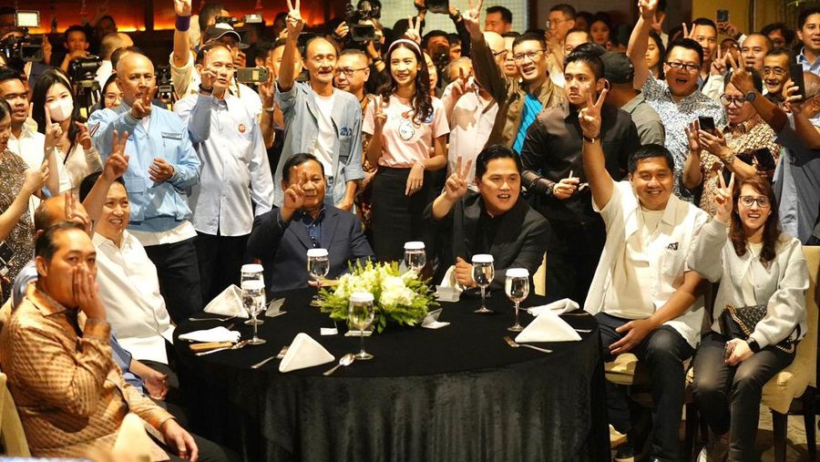 Prabowo Subianto menghadiri acara Relawan Erick Thohir Alumni Amerika Serikat di Plaza Senayan, Senin (22/1/2023) malam. (Ist)