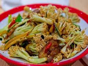 Resep Oseng Kembang Kol, Lauk Pedas Enak Untuk Makan Siang
