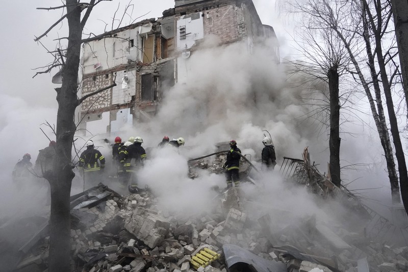 Rudal Rusia menargetkan dua kota terbesar di Ukraina pada Selasa pagi, Selasa (23/1/2024). (AP Photo/Andrii Marienko) Rudal Rusia menargetkan dua kota terbesar di Ukraina pada Selasa pagi, Selasa (23/1/2024). (AP Photo/Andrii Marienko)