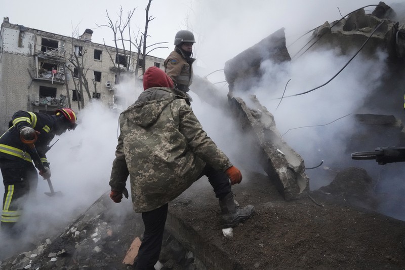 Rudal Rusia menargetkan dua kota terbesar di Ukraina pada Selasa pagi, Selasa (23/1/2024). (AP Photo/Andrii Marienko) Rudal Rusia menargetkan dua kota terbesar di Ukraina pada Selasa pagi, Selasa (23/1/2024). (AP Photo/Andrii Marienko)