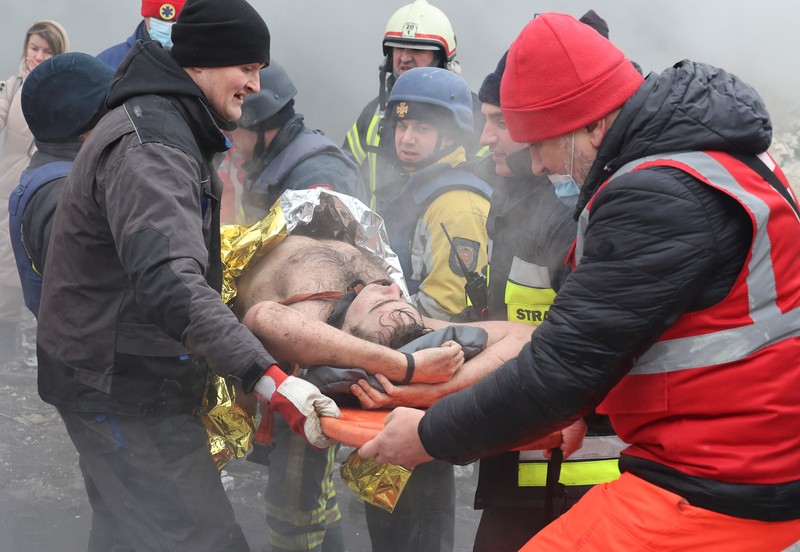 Rudal Rusia menargetkan dua kota terbesar di Ukraina pada Selasa pagi, Selasa (23/1/2024). (AP Photo/Andrii Marienko) Rudal Rusia menargetkan dua kota terbesar di Ukraina pada Selasa pagi, Selasa (23/1/2024). (AP Photo/Andrii Marienko)