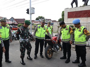 Polres Muara Enim Tilang 8 Pengendara Motor Saat Patroli Gabungan