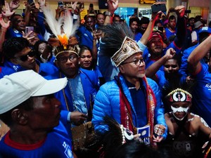 Tiba di Sorong, Zulhas Disambut Antusias Ribuan Masyarakat Papua