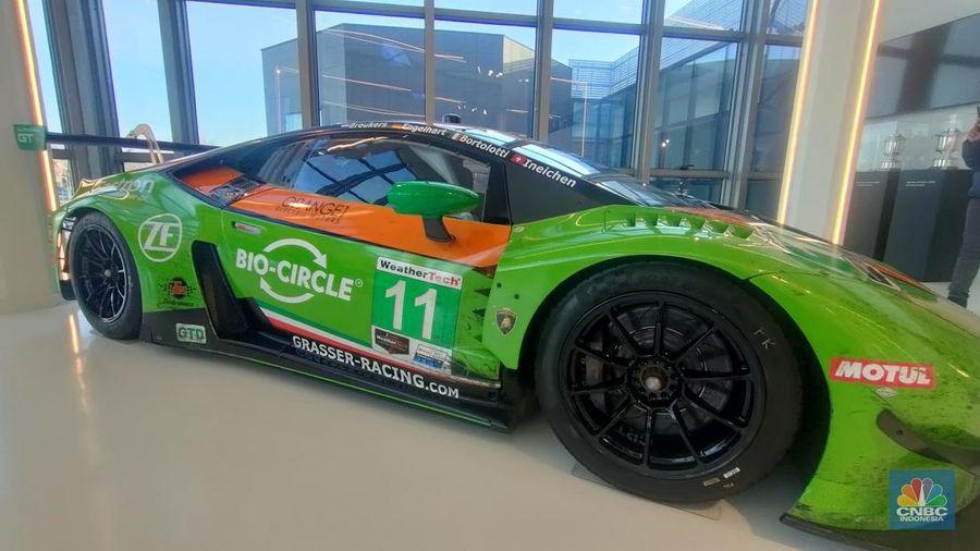 Deretan mobil yang diproduksi Ferrucio Lamborghini dipamerkan di Museum Lamborghini di Bologna Italia. CNBC Indonesia berkesempatan mengunjungi Museum tersebut bersama Pertamina Lubricants yang bekerja sama memasok oli Fastron untuk divisi balap Lamborghini Squadra Corse. (CNBC Indonesia/Leon Saragi)