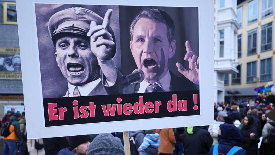 Diperkirakan 1,4 juta orang di Jerman berdemonstrasi menentang partai sayap kanan Alternatif untuk Jerman (AfD), sejak hari Jumat (19/01) hingga Minggu (21/01). (REUTERS/Wolfgang Rattay)