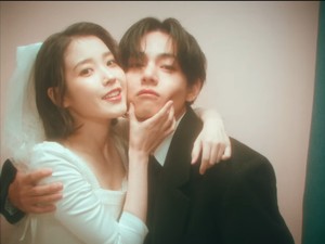 Lirik Lagu IU Love Wins All dan Terjemahannya, Turut Dibintangi V BTS