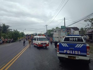 Brak! Polisi Ditabrak Truk Boks di Jalan Jogja-Wates