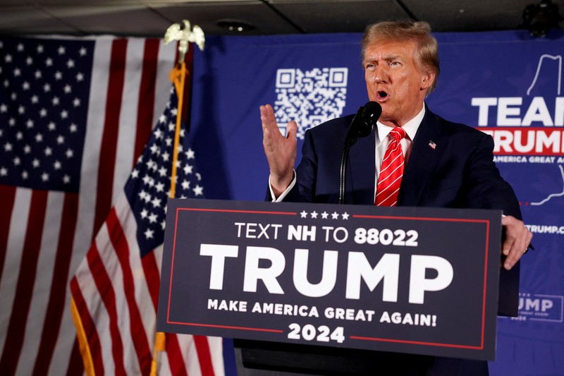 Kandidat presiden dari Partai Republik mantan Presiden Donald Trump berbicara di pesta malam pemilihan pendahuluan di Nashua, N.H., Selasa, 23 Januari 2024, disaksikan oleh Vivek Ramaswamy, Senator Tim Scott, R-S.C., dan Eric Trump. Kandidat presiden dari Partai Republik mantan Presiden Donald Trump berbicara di pesta malam pemilihan pendahuluan di Nashua, N.H., Selasa, 23 Januari 2024, disaksikan oleh Vivek Ramaswamy, Senator Tim Scott, R-S.C., dan Eric Trump. (AP Photo/Pablo Martinez Monsivais)