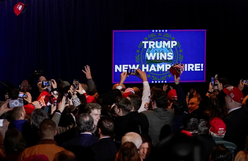 Kandidat presiden dari Partai Republik mantan Presiden Donald Trump berbicara di pesta malam pemilihan pendahuluan di Nashua, N.H., Selasa, 23 Januari 2024, disaksikan oleh Vivek Ramaswamy, Senator Tim Scott, R-S.C., dan Eric Trump. Kandidat presiden dari Partai Republik mantan Presiden Donald Trump berbicara di pesta malam pemilihan pendahuluan di Nashua, N.H., Selasa, 23 Januari 2024, disaksikan oleh Vivek Ramaswamy, Senator Tim Scott, R-S.C., dan Eric Trump. (AP Photo/Pablo Martinez Monsivais)