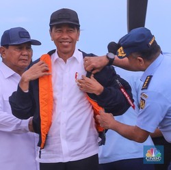Jokowi Tunjuk Tito Jadi Plt Menko Polhukam, Kok Bukan Prabowo?