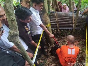 Tukang Pijat Malang Mutilasi Pria Surabaya Peragakan 21 Adegan Rekonstruksi