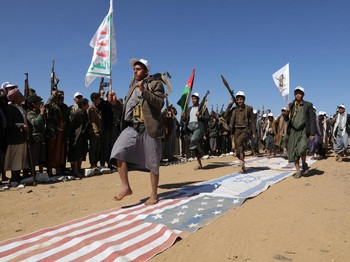 Houthi Resmi Bantu Iran, Blokade Hormuz Meluas ke Bab al-Mandeb?