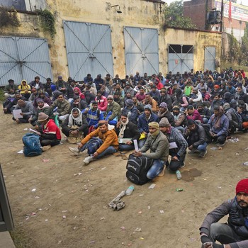 Potret Ratusan Kuli India Ramai-Ramai Daftar Kerja ke Israel