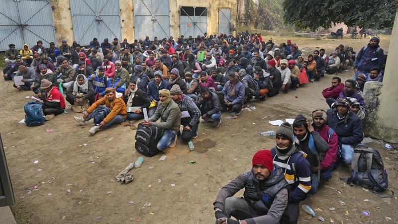 Indian workers aspiring to be hired for jobs in Israel line up during a recruitment drive in Lucknow, India, Thursday, Jan. 25, 2024. (AP Photo/Rajesh Kumar Singh)