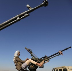 Laut Merah Masih Ngeri, Houthi Bombardir Rudal ke Kapal Perang AS