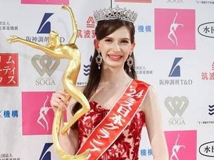 Wanita Ini Jadi Orang Asing Pertama Menang Miss Jepang, Dikritik Berwajah Bule