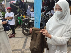 Mardiana Kecopetan Saat Menanti Kedatangan Anies Baswedan di BKB Palembang
