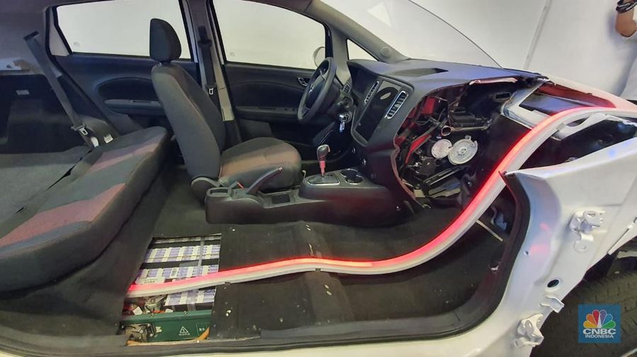 Nitip baterai mobil listrik dari Musium Nikel di Indonesia Morowali Industrial Park (IMIP), Sulawesi Tengah. (CNBC Indonesia/Shanta Curanggana)