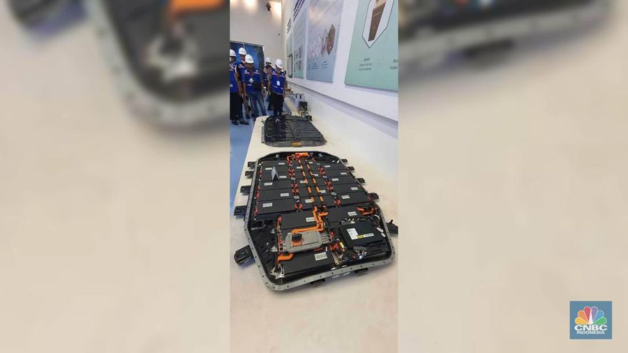 Nitip baterai mobil listrik dari Musium Nikel di Indonesia Morowali Industrial Park (IMIP), Sulawesi Tengah. (CNBC Indonesia/Shanta Curanggana)