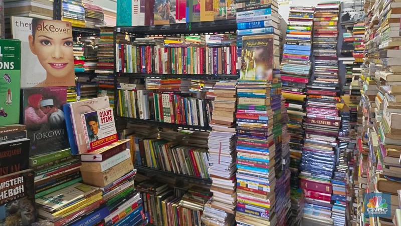 Pedagang buku di Pasar Kenari Jakarta Pusat sepi pembeli. վ/Martyasari Rizky
