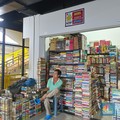 Lapak Pedagang Buku di Pasar Kenari Sepi Parah, Pedagang Nangis