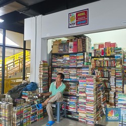 Lapak Pedagang Buku di Pasar Kenari Sepi Parah, Pedagang Nangis