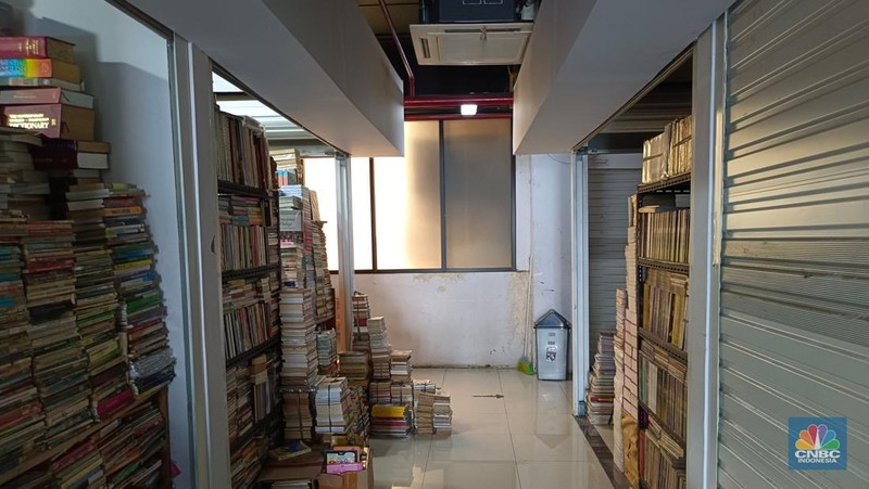 Pedagang buku di Pasar Kenari Jakarta Pusat sepi pembeli. վ/Martyasari Rizky
