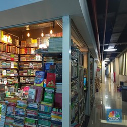 Seram! Penampakan Kios Pedagang Buku di Pasar Kenari Sepi Bak Kuburan