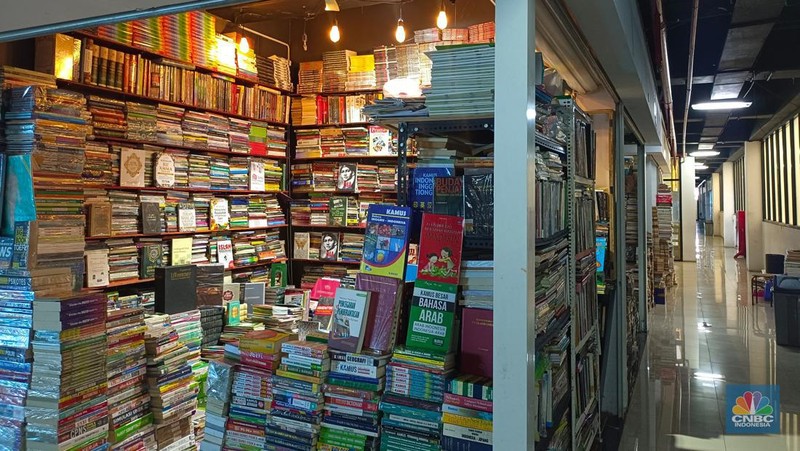 Pedagang buku di Pasar Kenari Jakarta Pusat sepi pembeli. վ/Martyasari Rizky