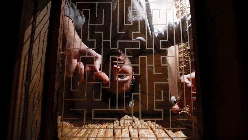 A couple of gamers, Miriam Castella and Carlos Granedo, participate in an extreme escape room named Catalepsia, which takes place inside two coffins simulating their funeral and trying to escape from them by working in pairs to solve puzzles and tricks, in Barcelona, Spain, January 18, 2024. REUTERS/ Albert Gea