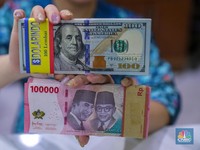 Sentimen Campur Aduk-Rupiah Turun Tipis, Nasib Yuan-Won Lebih Buruk