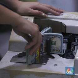 Bos BCA Sebut Banyak Warga RI Libur ke Luar Negeri Bikin Rupiah Ambruk