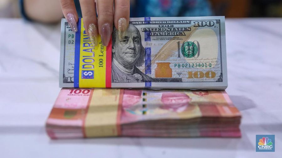 Uang dolar AS dan Rupiah. (CNBC Indonesia/Faisal Rahman)