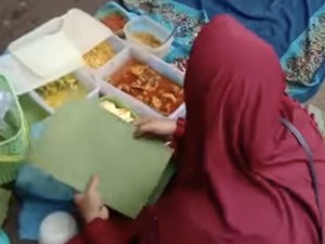 Heboh Wanita Jual Makanan di Tengah Jalan Saat Poros Maros-Bone Macet 3 Km