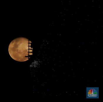 Penampakan Wolf Moon, Bulan Purnama Pertama Jakarta di 2024