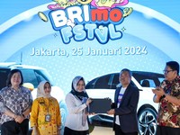 Keren! 15 Nasabah Ini Menangkan Mobil Listrik karena Pakai BRImo