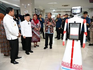 Maruf Apresiasi Layanan RS Wongsonegoro Sudah Digital: Pakai Robot Pemandu