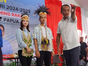 Momen Gibran Temui Raja Adat Papua Didampingi Bahlil Lahadalia