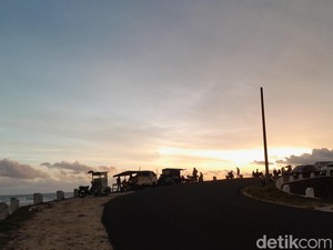 Sunset Indah di Jembatan WR Pangandaran